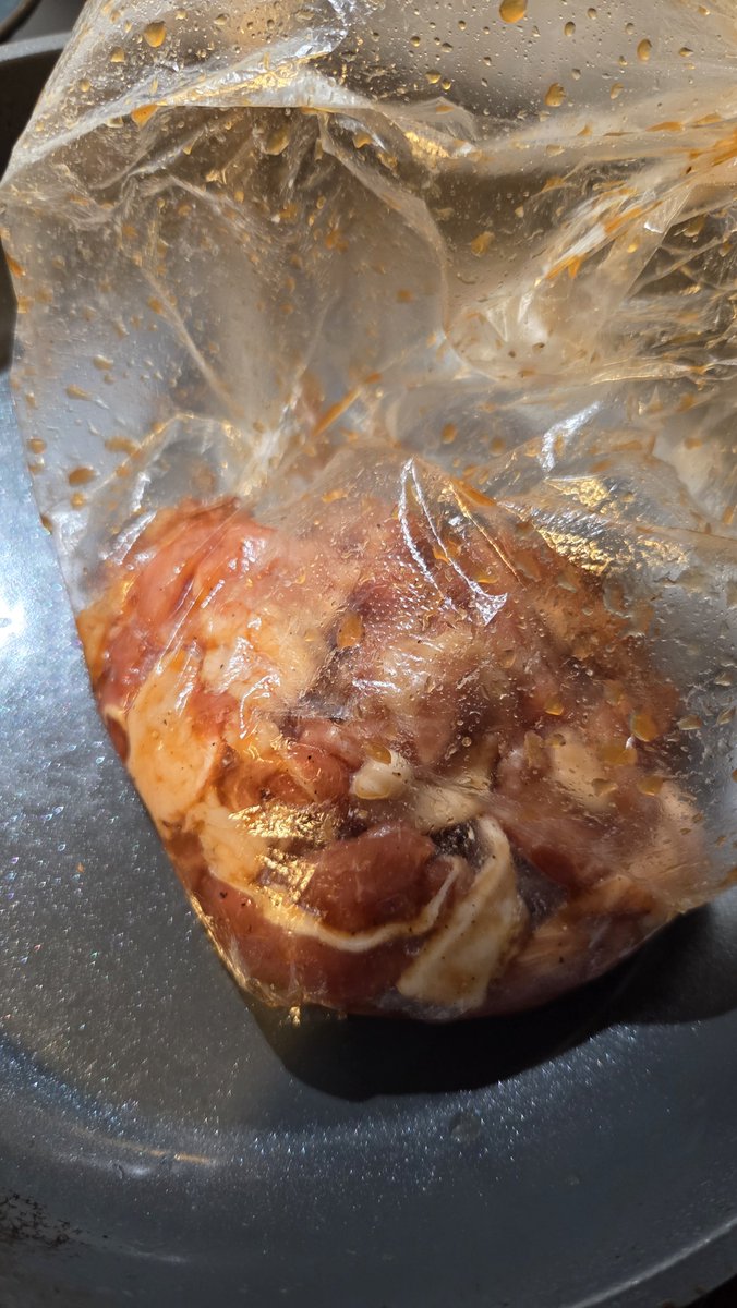 22_ryohachi's tweet photo. 久々に大真面目に料理している https://t.co/mPYqfNAYgW