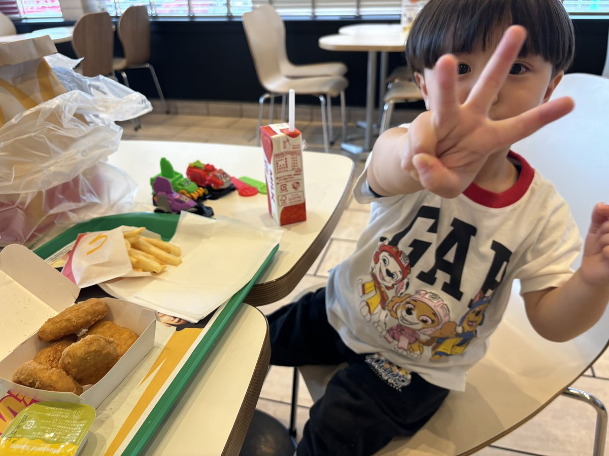 パウパトロールのガチ勢2歳児さんとハッピーセット🍔🍟🥤