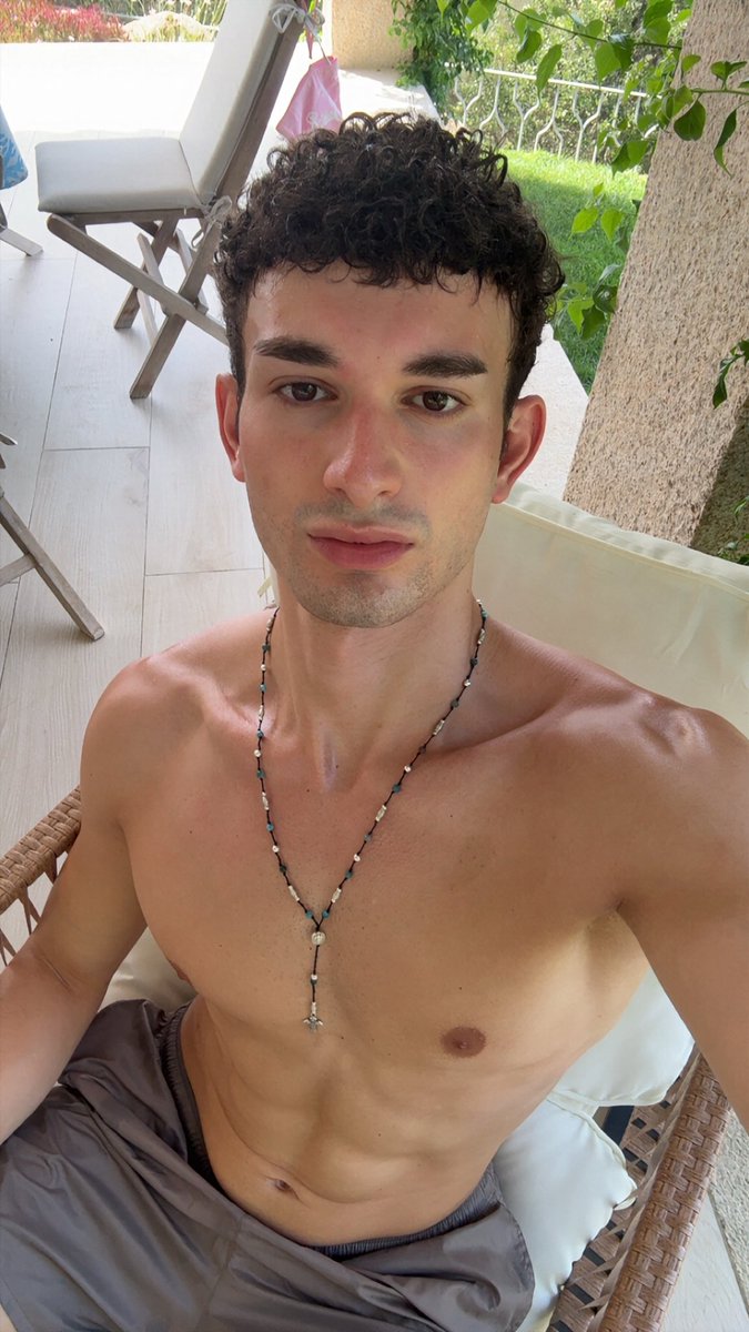 nicodadoo's tweet photo. On vacationnn https://t.co/ULQoWBC1wn