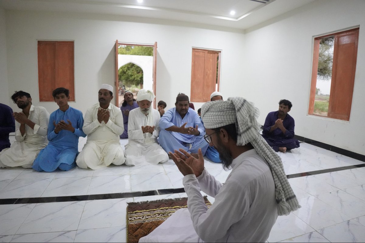 alwahabfdn's tweet photo. A place to pray and A place to grow. ๐
Masjid Al Ghafoor has been built for the local community, providing a space for worship, learning, and togetherness. Thanks to the generosity of our donor, this dream is now a reality
#AlWahabFoundation #BuildAMasjid #SadaqahJariyah https://t.co/9akj4oYKX7