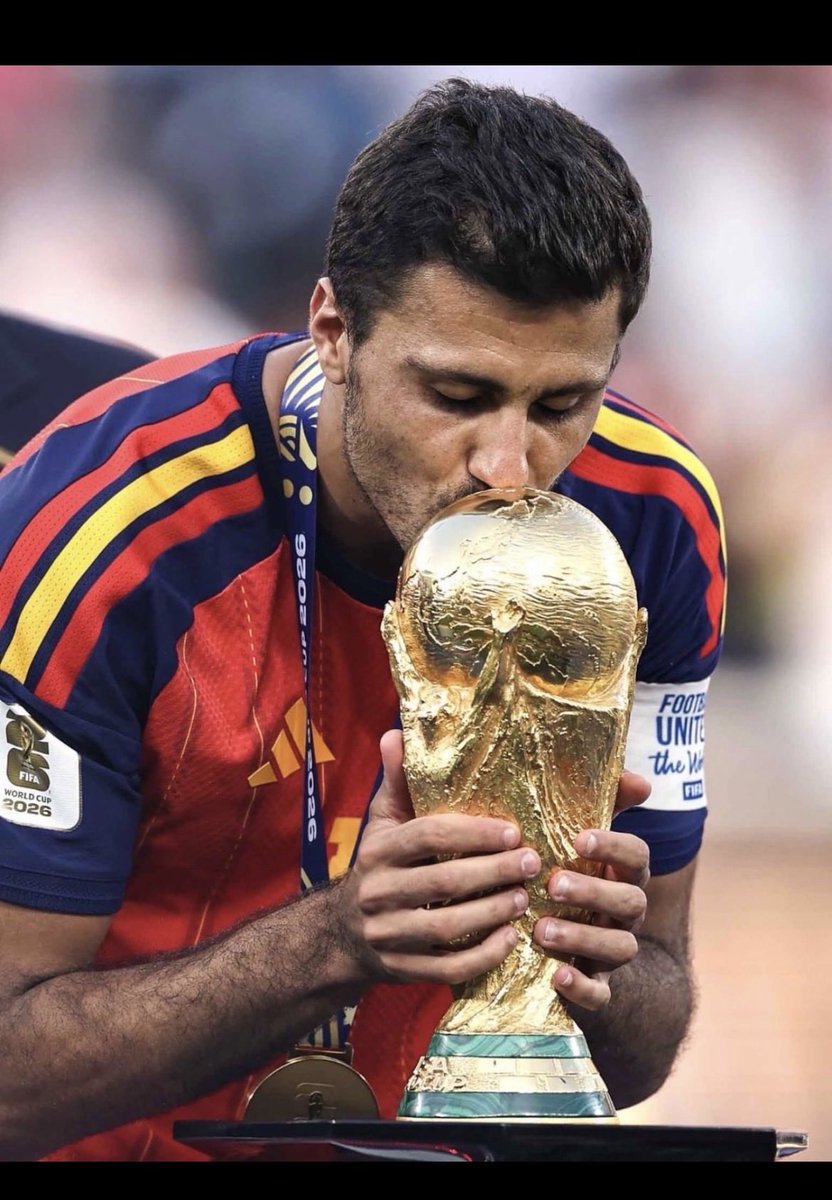 manulimora's tweet photo. A mi me dijeron que Enzo Fernández era el mejor 5 del mundo, que si Caicedo también que si uno y otro y otro.

El mejor 5 del mundo es el balón de oro de todo lo que te imagines, don RODRIGO DÍAZ HERNÁNDEZ DE VIVAR I🇪🇸 https://t.co/eGNv45NPGa