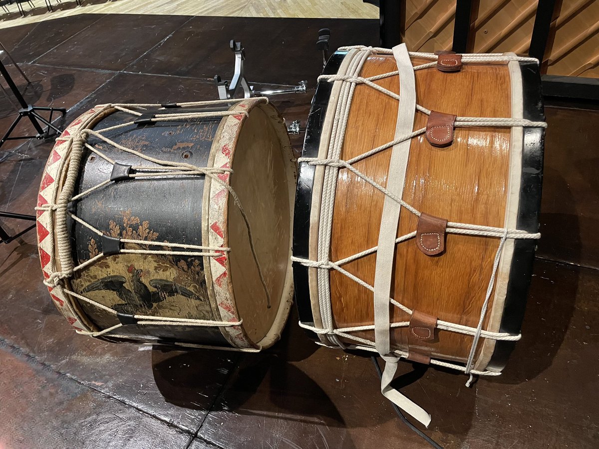 _DavidValdes_'s tweet photo. Dos preciosidades. La de la izquierda de entre 1883 y 1889. Con ellos estoy tocando el #Requiem de #Verdi con la @Akamus. Permaneced a la escucha, pues escribiré sobre ellos. #percusión #bombo #bassdrum #cassa #grossetrommel https://t.co/AsNEl1nslI