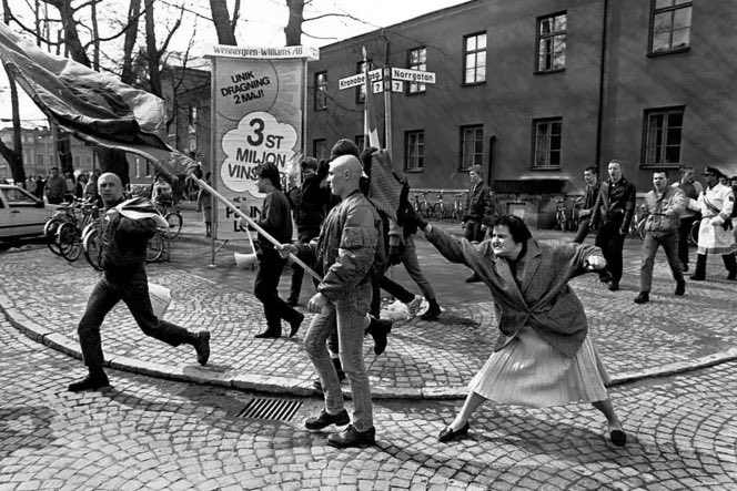 davidlillo's tweet photo. Las madres valientes siempre supieron identificar Nazis y ponerlos en su sitio. 🙌 💃🪭 https://t.co/EmmyvAPq7w