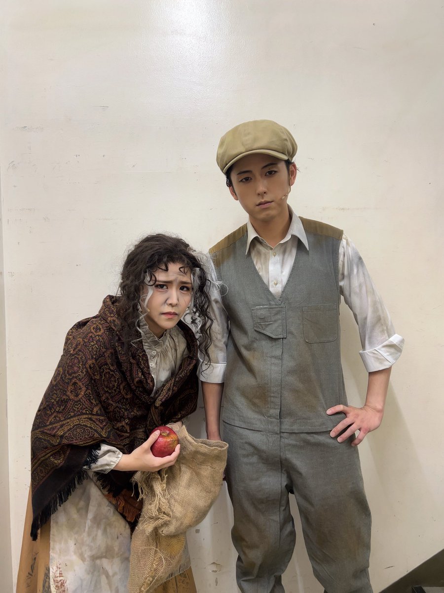 hsi1213's tweet photo. 複数の役をやるとき、
普段と違った意識の比重や瞬発力、
思考が僕のには必要なんですけど、
中でもバートンさんは
頭も気持ちもまとまることのない
毎日でした。
でも任せて頂けて、
救って頂けて、とても嬉しかったです。
皆様に何か少しでも
受け取って頂けたら幸いです。

#モリミュ https://t.co/OhFMlW2Uxx