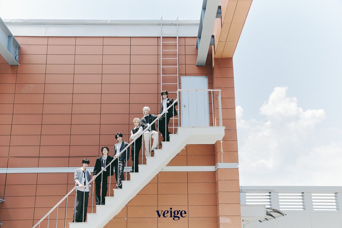 veige_v's tweet photo. 신입사원답지 않은 존재감으로
veige에 첫 출근한 VAYONN (@VAYONN_inkode )

이들의 입사 적응기를 낱낱이 지켜볼 수 있는
veige의 신규 콘텐츠 <veige Cafeteria>

그리고 이들의 면접 현장을 볼 수 있는
veige의 <office V>가 공개될 예정입니다

VAYONN의 회사 적응기는 veige 유튜브 채널에서 확인해 보세요!

First day, not a rookie presence
VAYONN has arrived at veige

Watch their office adaptation
in <veige Cafeteria>

And their interview moment
in <office V>, coming soon

Catch it all on the veige YouTube channel!

#VAYONN #베이온 #veige #베이지
ⓒ2026. VYOOVA Corp. All rights reserved.