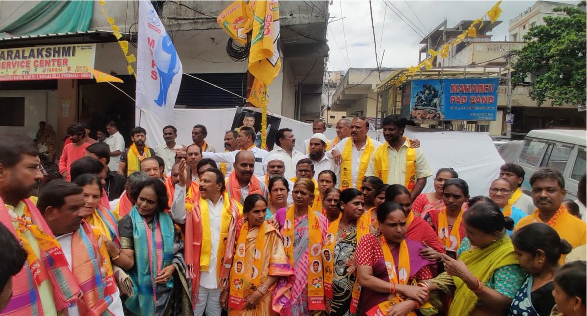 itdpts's tweet photo. ఈరోజు సికింద్రాబాద్ పార్లమెంట్  ఖైరతాబాద్ నియోజకవర్గంలోని వెంకటేశ్వర కాలనీ డివిజన్ లో  ప్రజా పదం కార్యక్రమానికి ముఖ్య అతిథిగా తెలుగుదేశం పార్టీ పొలిట్ బ్యూరో సభ్యులు శ్రీ అరవింద్ కుమార్ గౌడ్ గారు పాల్గొని కార్యక్రమాన్ని ప్రారంభించారు. https://t.co/bV5ZcLiVJP
