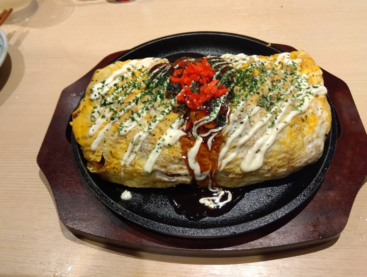 AS50016061's tweet photo. 朱琴ちゃんが2階席からクソデカボイスで教えてくれたお店も行けて楽しかった。(お店の人は悪くないんだけど)提供にめちゃめちゃ時間が掛かって、オムそばを手に汗握りながら5分くらいでかきこんで面白かった。 https://t.co/YCLasUwyNp