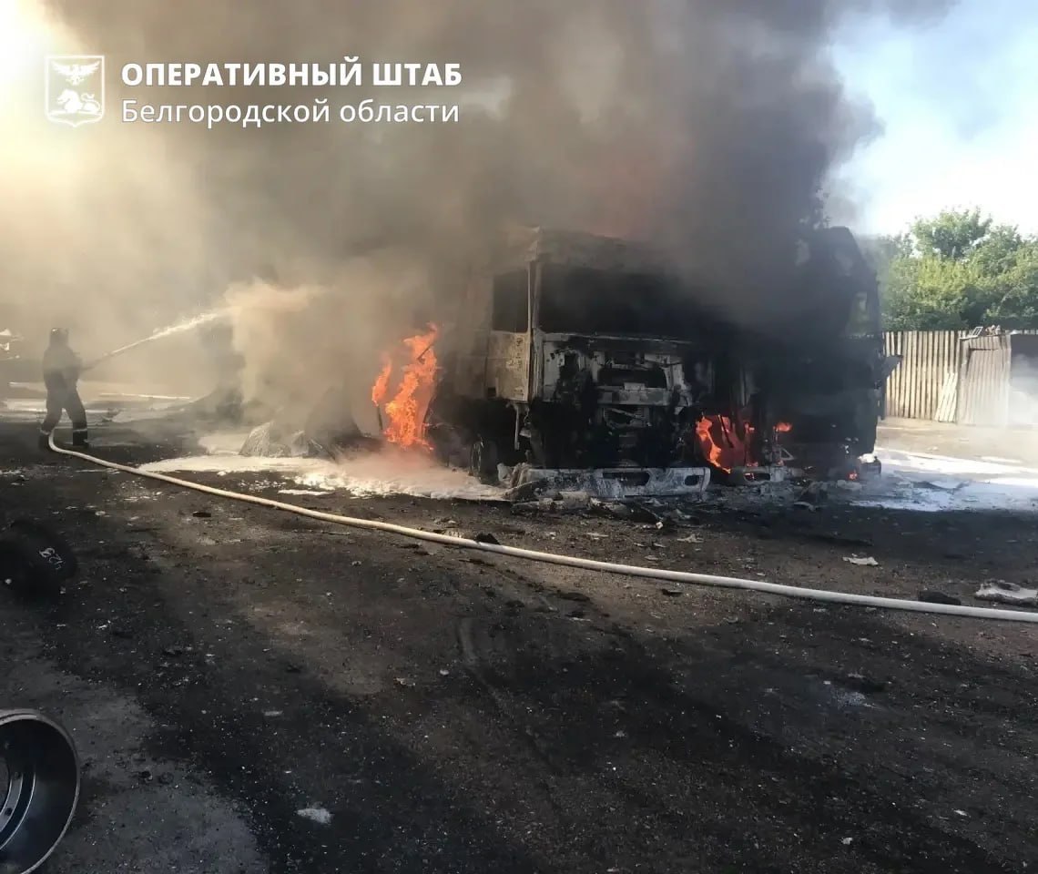 TStirlica89368's tweet photo. ❗️Пять человек погибли, ещё 23 пострадали — ВСУ ударили дроном по пассажирскому автобусу в Шебекино

Погибшие - четыре женщины и один мальчик, об этом сообщил врио губернатора Белгородской области https://t.co/bv8aOYZOWT