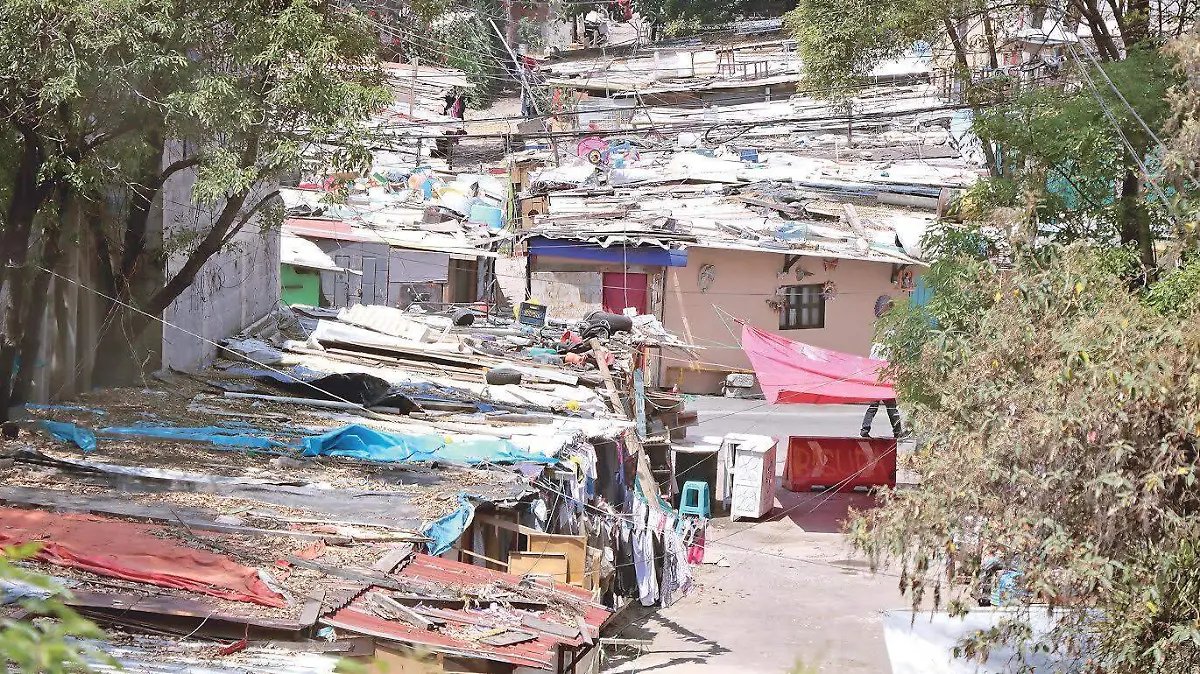 NancyGrajedaM's tweet photo. Buenos días. Te invito a leer mi artículo de esta semana: 
Crisis de vivienda en la capital del país: miles de familias sin acceso a un hogar
https://t.co/CXAFSYnTxp https://t.co/6kI7RDi6wV