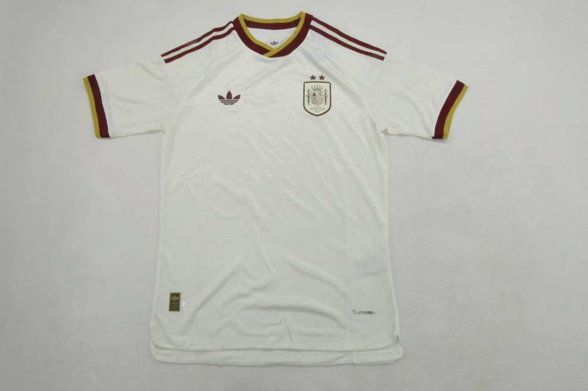 SrtaLexus23's tweet photo. 🚨SORTEO de la camiseta de España con las 2 estrellas 🌟:

- Seguir a @CamicracksFUT1 y @SrtaLexus23.
- RT este tweet.

📢 El ganador se anunciará el 26 de julio.

⭐️ Además tenéis un descuento en la web de Camicracks con el código “LEXUS”. https://t.co/sMNBMTUEtH