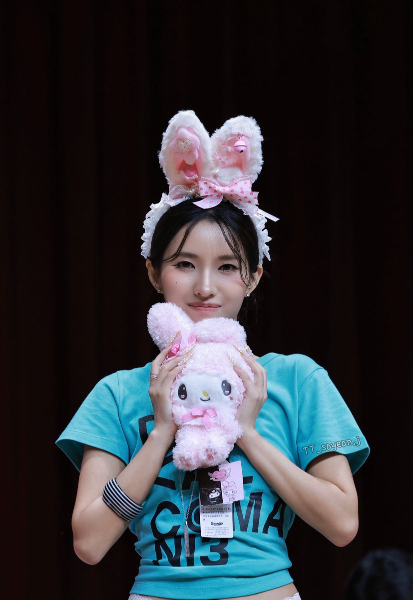 ttsoyeonjj's tweet photo. 260717

ᥥ  ᥥ ིྀ
ꔷ ༝ ꔷ  

왜 이렇게 귀여워?🥹

#SOYEON #소연 #ソヨン  
#아이들 #idle https://t.co/9TkKs6YoT3