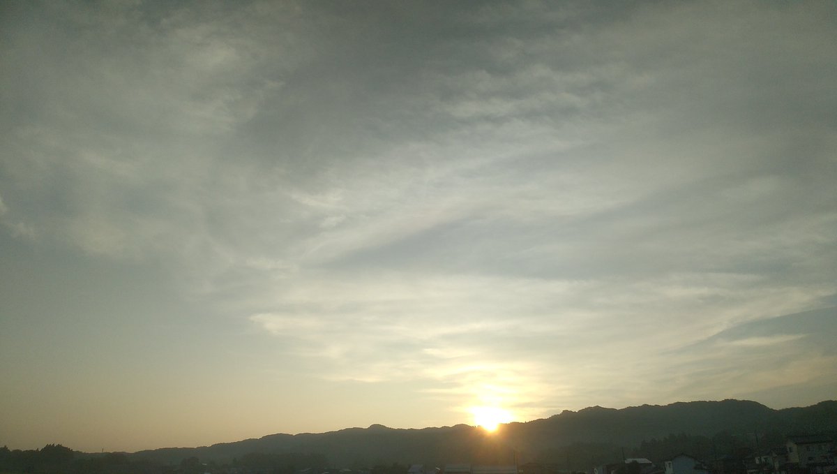 yuto1039's tweet photo. 今日も出てくる言葉は「暑いね、暑いね）
不要な外出は禁止で、エアコン入れて熱中症は( ;∀;)
暑い日は海水浴にだった遥か昔を思いやる、 https://t.co/DZNl0ibHlr