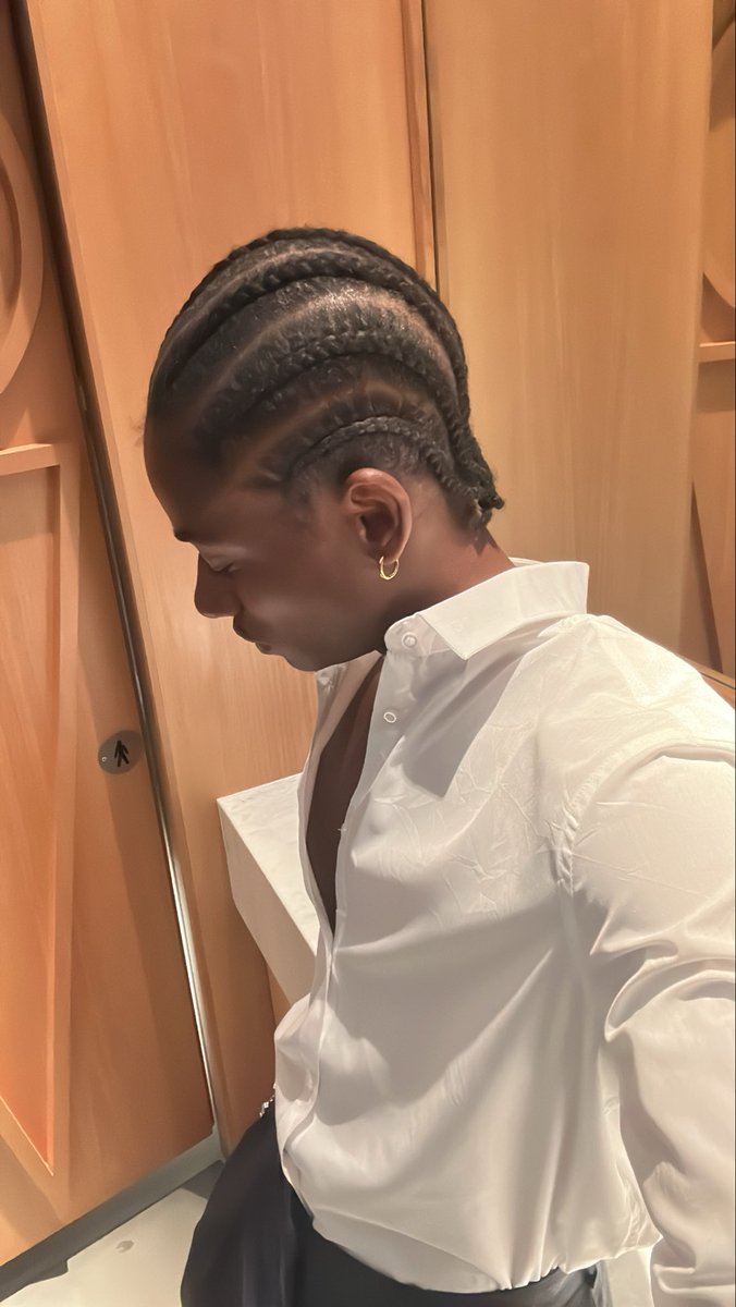 mccharliee3's tweet photo. 🧑🏾‍🦲 https://t.co/myd40FkpXD