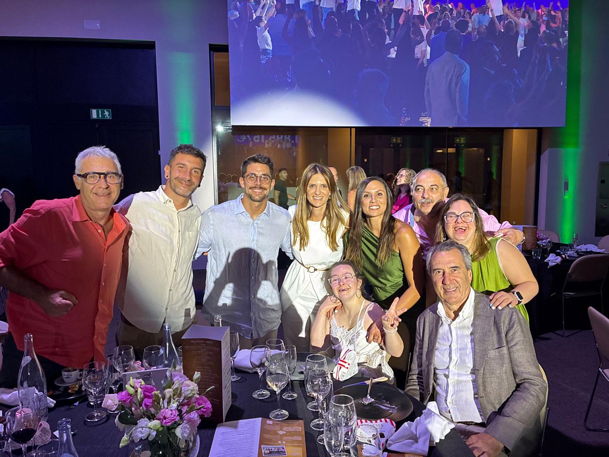 DOWNTARRAGONA's tweet photo. 💫El dijous passat vam assistir al 15è Sopar Solidari de la Fundació PortAventura (@Portaventura_ES), una nit per celebrar quinze anys de solidaritat, compromís i emocions compartides.

Volem agrair la invitació i felicitar la Fundació PortAventura per l'èxit d'aquesta edició. https://t.co/mtiErBFlom