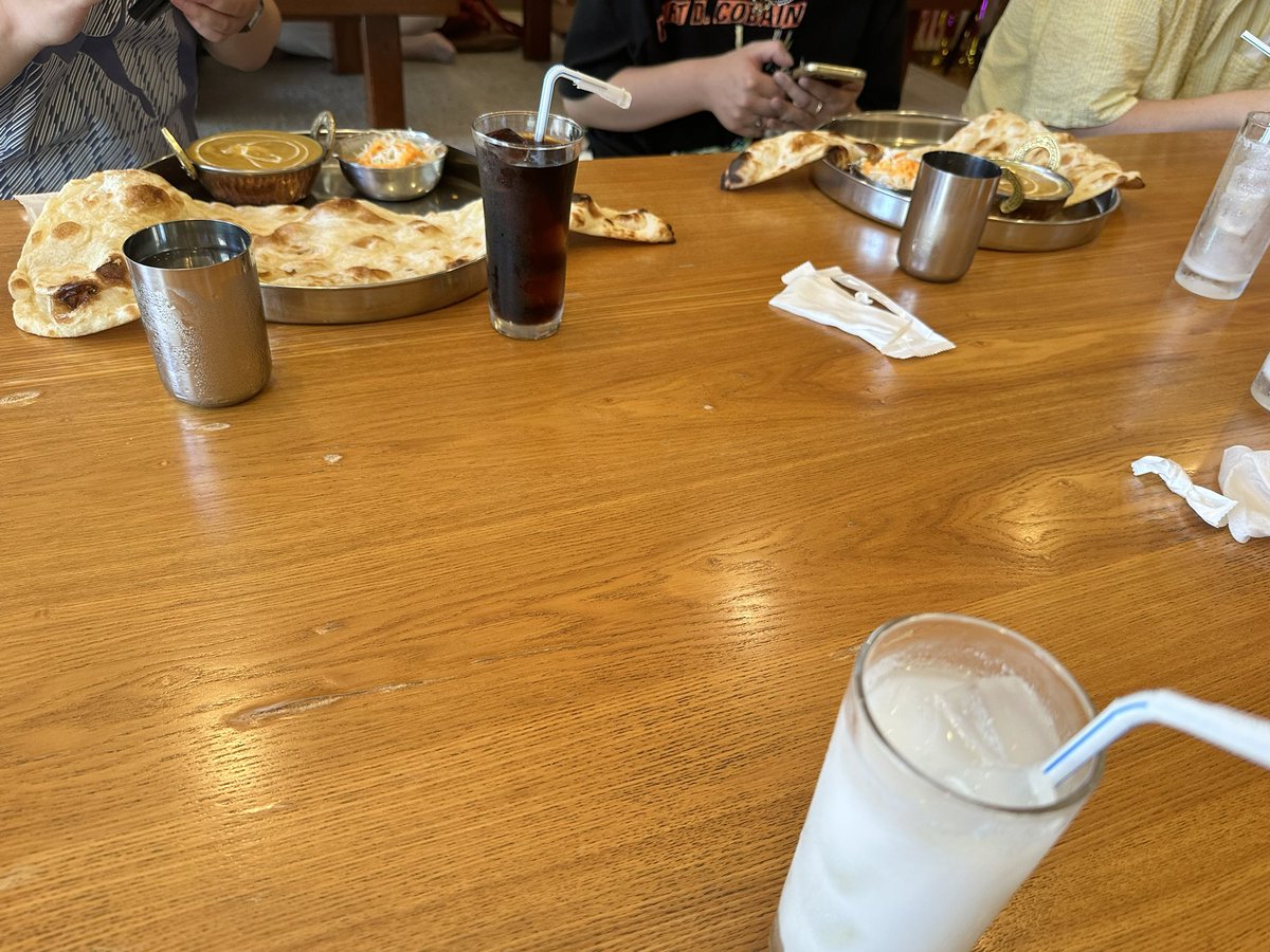 Hiroc0813's tweet photo. 今日はお昼に瓦町のラムジャムにチーズナン🧀食べに行って(ナンがでかい😂)、
お腹いっぱいになってから麻雀教えたり楽しんだりしてました。
その後ジム行けたので個人的には100点💯な1日でした☺︎

ラムジャム良いお店やったのでまた行きたいし連れて行ってあげたいなー
瓦町に阿波踊り一行も来てた https://t.co/rFnDrWUogR