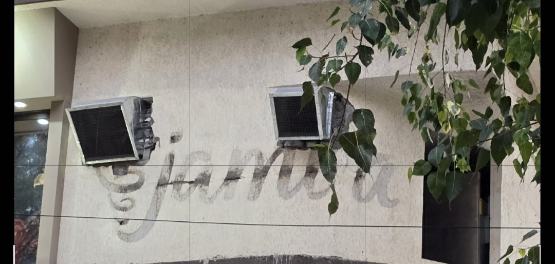 Aasif03's tweet photo. Unauthorized structural alteration in progress at Delux Mahal CHS, 16th rd, Bandra W, External wall broken for a commercial exhaust duct. Immediate inspection by @mybmc is urgently needed. @mybmcWardHW https://t.co/A598F9Opnf