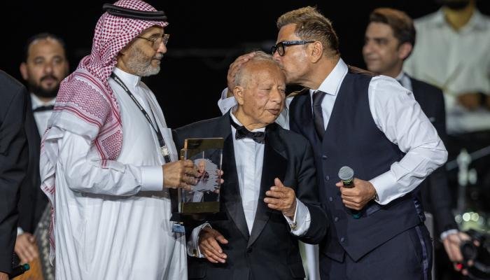 Al_saadoony's tweet photo. الاب الروحي لعمرو دياب توفى .. الاستاذ الكبير #هاني_شنودة البقاء و الدوام لله .. كان انسان جميل هو من وضع حجر الأساس للموسيقى الحديثه في مصر و الشرق الأوسط هو اللي قدم #عمرو_دياب وقدم #محمد_منير واسس #فرقة_المصريين و عمل الكتير من الأعمال الخالده في ذهن كل واحد فينا .. البقاء لله https://t.co/GH0udrYSVq