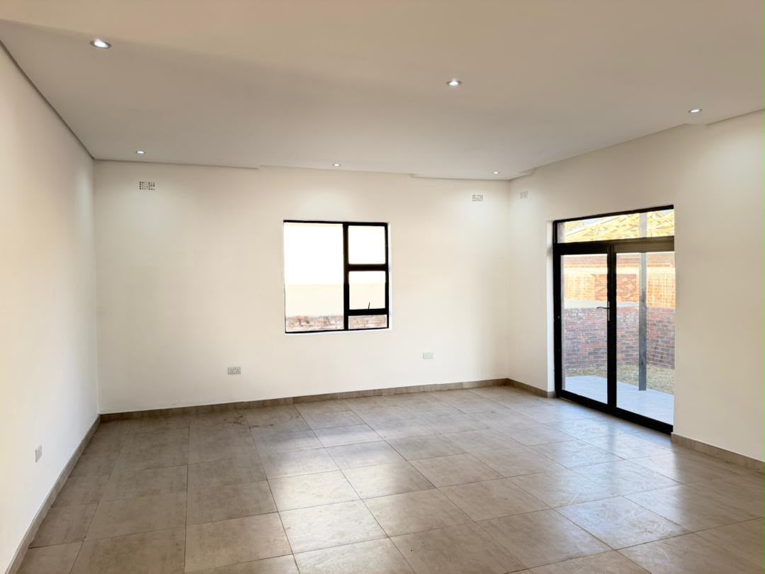 estate_crystal's tweet photo. Alington House For Sale
USD 160 000
A Brand New Home in Arlington Estate

Step into modern living with this newly built 3 bedroom, 2 bathroom home set on a 480sqm stand. Designed for comfort and efficiency, the property features an open plan kitchen. https://t.co/D9CX5SgKQk
