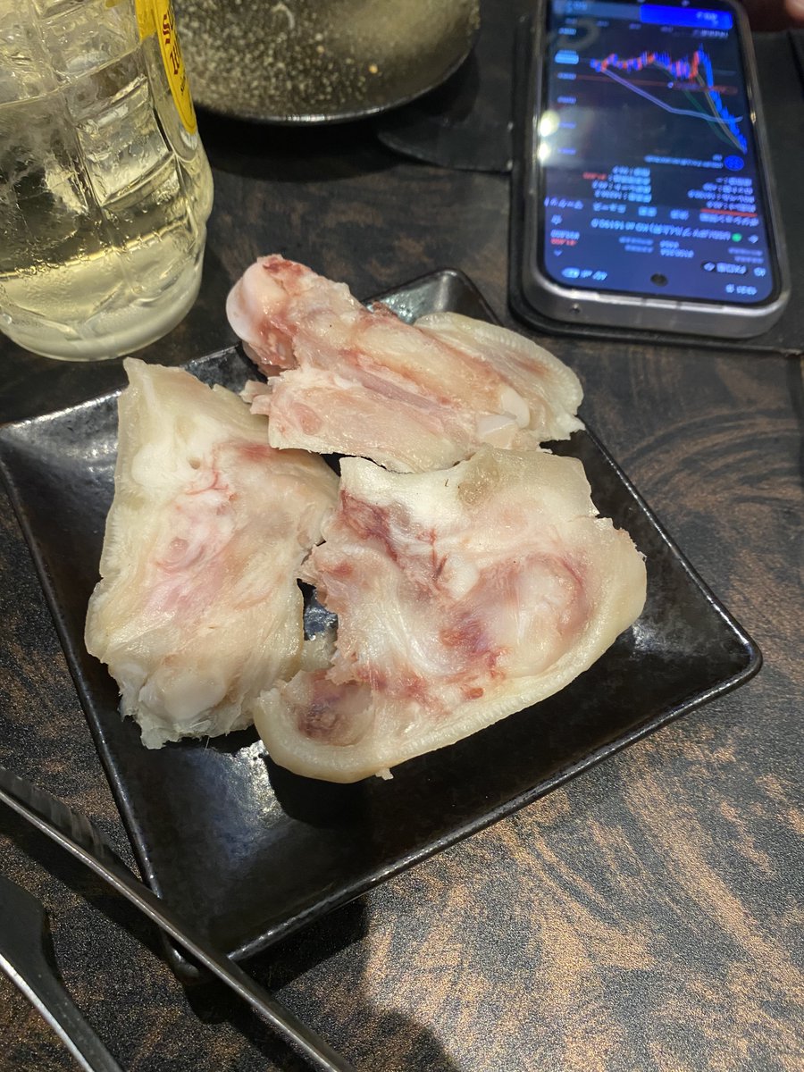 kinemitsu2021's tweet photo. 今日は何が何でも豚足食べるんデイ！

赤羽最高^o^ https://t.co/T4roYJvMKW