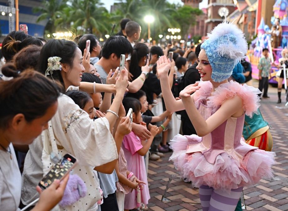Guangming_Daily's tweet photo. The 2026 Hainan Island Carnival opened in #Haikou, south China's #Hainan Province, on July 18, 2026, and will last until Aug. 18, during which over 50 special events will be held.
https://t.co/AIN9lUJwzT https://t.co/USs3PAuXJI