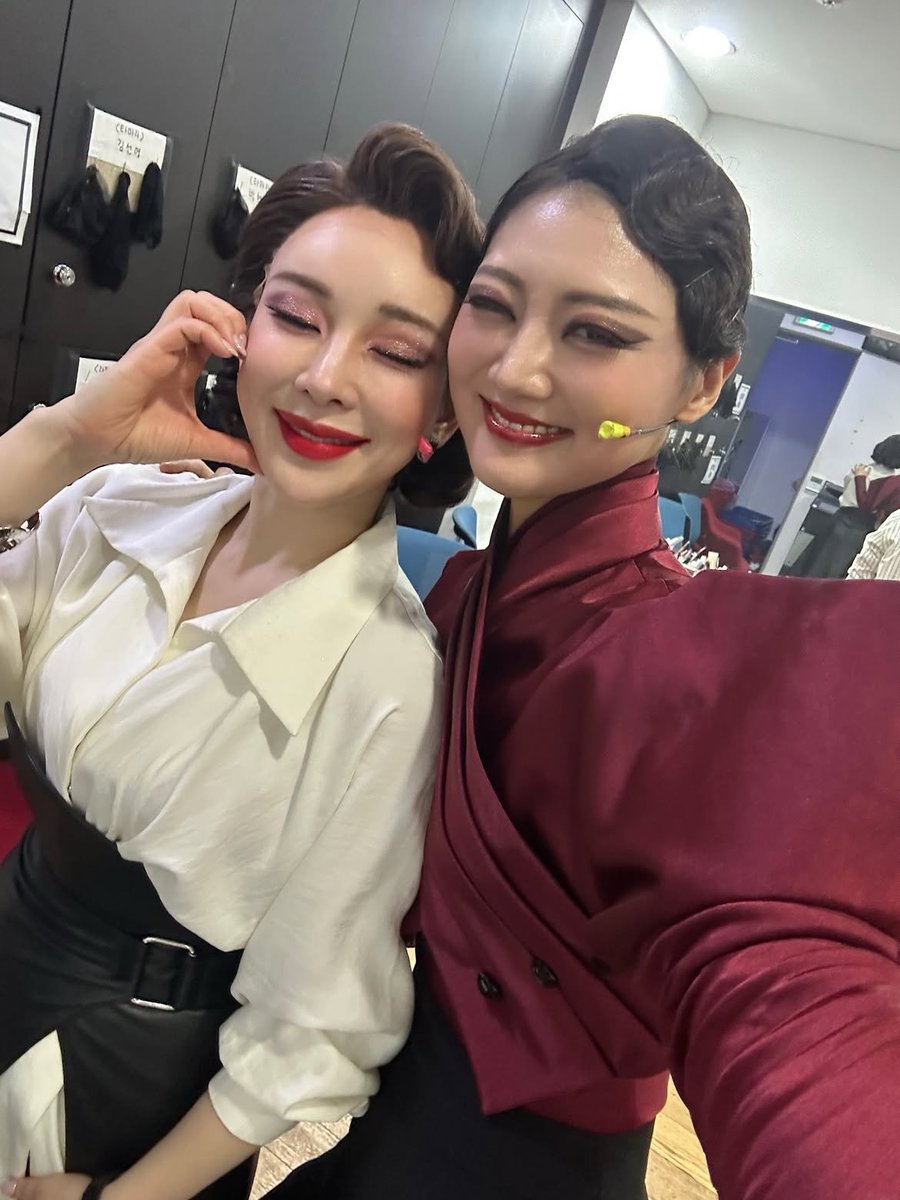 MaliGyeRanmali's tweet photo. 타마라들 나이순으로 배열한거 너무 웃기넼ㅋㅋㅋㅋㅋ 파리에서도 적용되는 동방예의지국인가 https://t.co/1Xz7EuuxCM