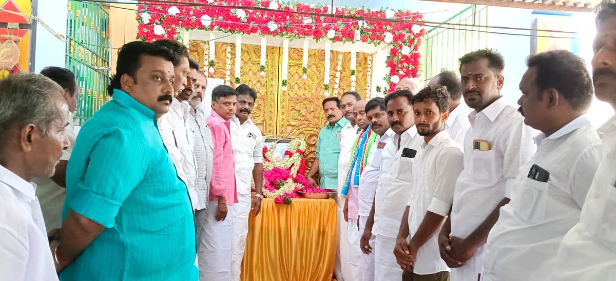 Sridharexmc's tweet photo. தஞ்சை தெற்கு மாவட்ட தகவல் தொழில்நுட்ப அணி துணை அமைப்பாளர்  திரு.காளிதாஸ் பாரதி  அவர்களுடைய பாட்டி தெய்வத்திரு .ரெ. அமிர்தம் அம்மாள் அவர்களது  படத்தை மாவட்ட பொறுப்பாளர் T. பழனிவேல் அவர்கள் திறந்து வைத்த போது... நிகழ்ச்சியில் பட்டுக்கோட்டை நகர கழக செயலாளர் S.R.N செந்தில்குமார், https://t.co/r42yXAirc4