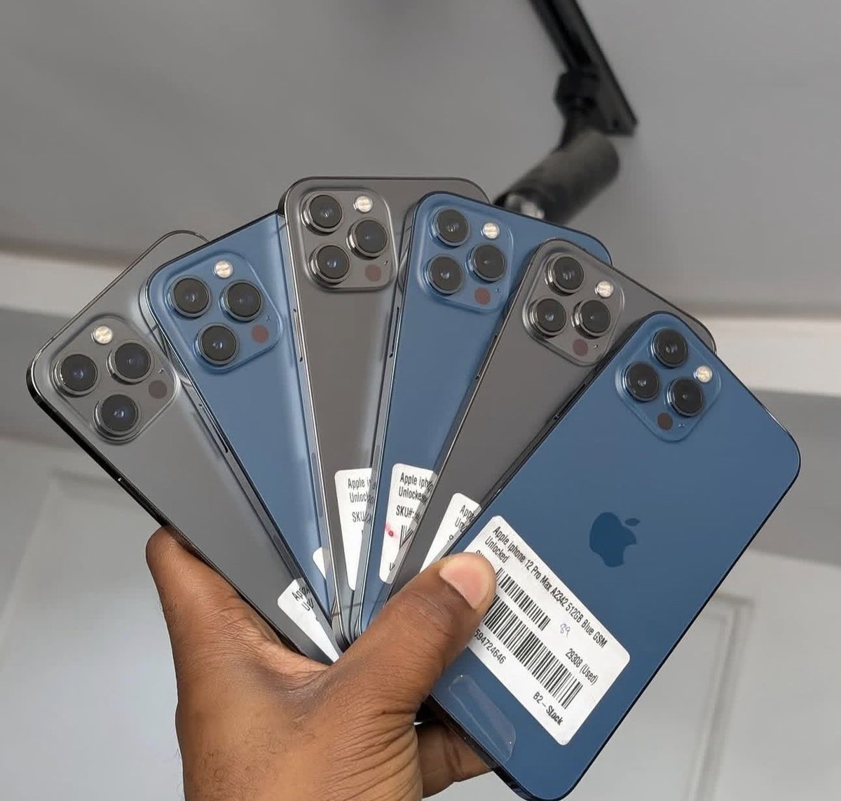 Eleniyan000's tweet photo. Good morning and happy new week
For your iPhone and Samsung deal

Isell☑️Ibuy ☑️Iswap 
Nationwide delivery 🚚 

Dm let do business https://t.co/SOXo7t9leI
