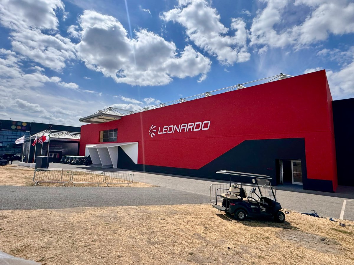 Villani_and_Co's tweet photo. Oggi prende ufficialmente il via il #FarnboroughInternationalAirshow2026 
Per Villani&amp;Co un’edizione davvero speciale: abbiamo realizzato lo chalet di #Leonardo e quello di #ATR , due progetti importanti portati avanti contemporaneamente, frutto di un lavoro straordinario. https://t.co/6b2jj8KIFv