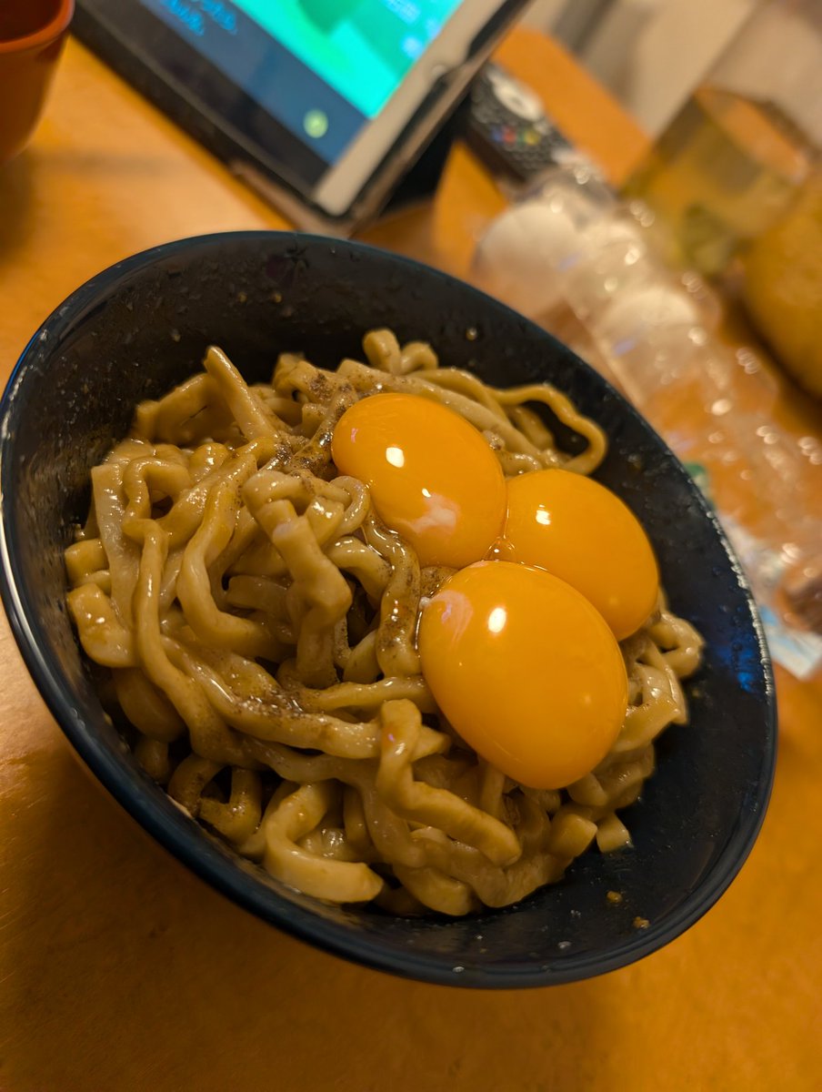 feketerigo530's tweet photo. あらやだ❣❣
Twitterで流れてきたセブンの豚メンアレンジを食べてみたわ♡
ジャンキーな味でオジサンの胃にはなかなかくるわね。

近くに二郎系無いし月一くらいは食べたくなるな。 https://t.co/LCJSKULKoR