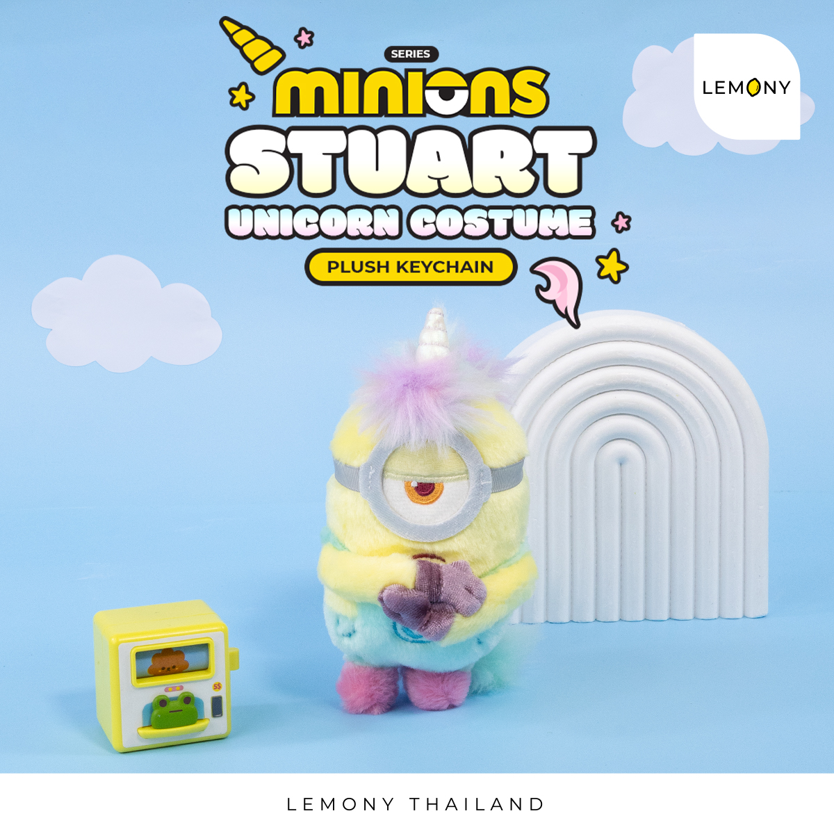 LemonyThailand's tweet photo. 🌈🦄 เติมความน่ารักให้ทุกวันกับคอลเล็คชัน 𝗨𝗡𝗜𝗖𝗢𝗥𝗡 𝗖𝗢𝗦𝗧𝗨𝗠𝗘 𝗣𝗟𝗨𝗦𝗛 𝗞𝗘𝗬𝗖𝗛𝗔𝗜𝗡 

พวงกุญแจตุ๊กตา 𝗦𝗧𝗨𝗔𝗥𝗧 ขนนุ่มฟูสีพาสเทลสุดคิ้วท์ 
ดีไซน์สุดน่ารักที่จะช่วยเพิ่มความโดดเด่นให้กระเป๋าใบโปรดได้ดีแบบสุดๆ ✨
🎀 จะซื้อไว้สะสม มอบเป็นของขวัญให้คนพิเศษก็น่าประทับใจ 

แฟนๆ มินเนี่ยน บอกเลยว่าต้อวห้ามพลาดกับไอเทมชิ้นนี้เลยนะ! 💛

🍋 𝐏𝐫𝐢𝐜𝐞 319.-

📍 สามารถสั่งซื้อสินค้าช่องทางออนไลน์ได้ที่
• Shopee : https://t.co/Pe7x3SpirT
• Lazada : https://t.co/nNa2QBQxnM
• TikTok : https://t.co/cgkqNthMeu

📍สามารถสอบถามรายละเอียดเพิ่มเติมได้ที่ร้าน LEMONY STORE ทุกสาขาและช่องทางออนไลน์
• Facebook : Lemony Thailand
• Instagram : lemony.thailand
• TikTok : lemony.thailand
• Lemon8 : lemony.thailand
• X : @LemonyThailand
• LINE OFFICIAL : @lemonythailand
คลิก https://t.co/Fki6tLCjXv

#LEMONY #LEMONYSTORE #LEMONYTHAILAND #เลโมนี่ #Minions #Universal #พวงกุญแจตุ๊กตา #มินเนี่ยน #น่ารัก #ของมันต้องมี