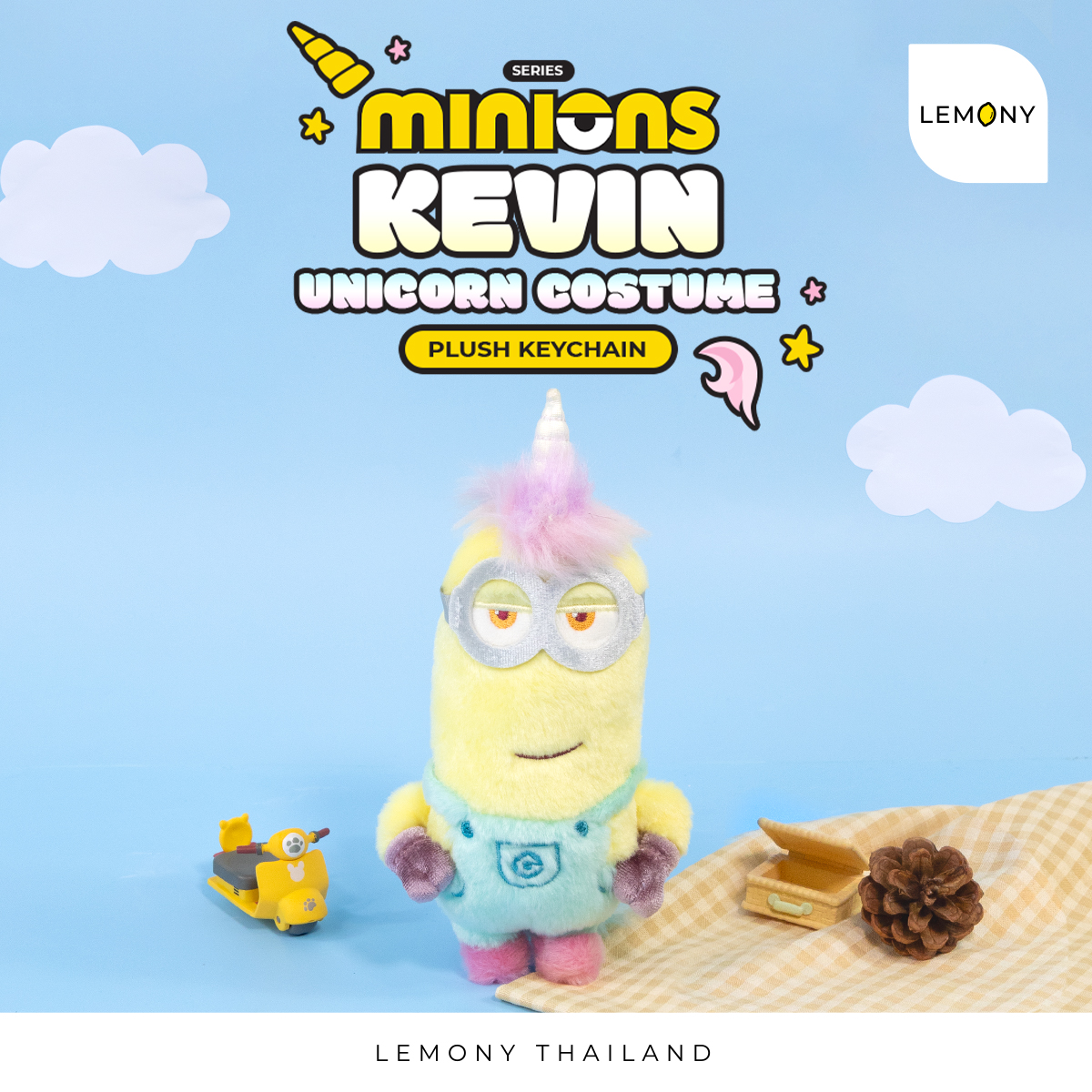 LemonyThailand's tweet photo. 🦄  พวงกุญแจตุ๊กตาเจ้าเควินที่มาในลุคยูนิคอร์นสุดฟรุ้งฟริ้ง
พร้อมขนสีพาสเทลนุ่มฟู ชวนให้ตกหลุมรักตั้งแต่แรกเห็นแบบสุดๆ! 💕☁️

ห้อยกับกระเป๋า ช่วยเพิ่มความสดใสและความมุ้งมิ้งมากขึ้น
พกติดตัวไปไหนก็มีแต่คนเหลียวมอง
เพราะความน่ารักของน้องโดดเด่นเกินต้านจริงๆ!  🥹💛
คอลเลคชันพิเศษแบบนี้ เรียกว่าต้องห้ามพลาดอย่างเด็ดขาด!!

🍋 𝐏𝐫𝐢𝐜𝐞 319.-

📍 สามารถสั่งซื้อสินค้าช่องทางออนไลน์ได้ที่

• Shopee : https://t.co/Pe7x3SoKCl
• Lazada : https://t.co/nNa2QBPZye
• TikTok : https://t.co/cgkqNtheoW
📍สามารถสอบถามรายละเอียดเพิ่มเติมได้ที่ร้าน LEMONY STORE ทุกสาขาและช่องทางออนไลน์

• Facebook : Lemony Thailand
• Instagram : lemony.thailand
• TikTok : lemony.thailand
• Lemon8 : lemony.thailand
• X : @LemonyThailand
• LINE OFFICIAL : @lemonythailand
คลิก https://t.co/Fki6tLBM7X
#LEMONY #LEMONYSTORE #LEMONYTHAILAND #เลโมนี่ #Minions #Universal #พวงกุญแจตุ๊กตา #มินเนี่ยน #น่ารัก #ของมันต้องมี