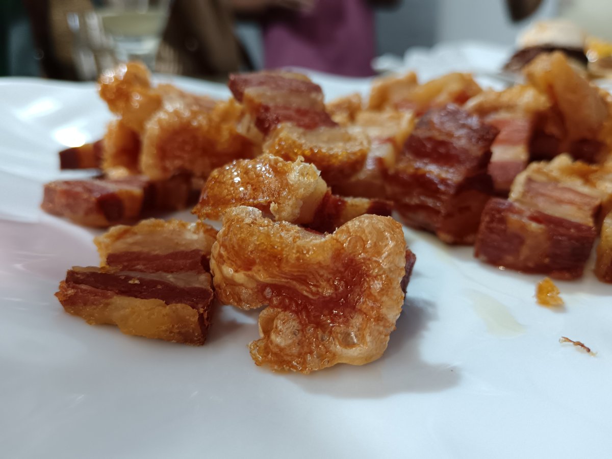 JesusPilar79's tweet photo. Llego el #lunes #torreznoday #torresnoterapia de la buena con un buen @TorreznodeSoria con un #Rosado @DOCigales #Allio @tierradesabor @Soriaestademoda @gastrosoria @EMorenoSaez @JuanjoDelgadoes @jantongo @dmanso https://t.co/M9QaMaOFVY