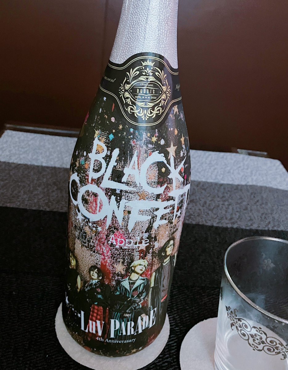 COCOON_PARADE's tweet photo. 今日はKaryuの配信(しかもTAKEOさん同伴)と誕生日が重なった記念日なので、こちらをあけます。(何かにかこつけないとなかなか飲めない💦 https://t.co/2aJbekkDj5