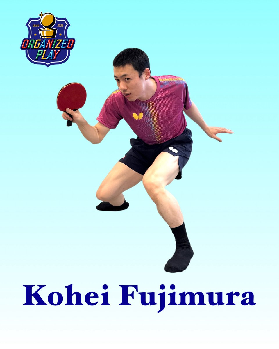 OrganizedPlay_'s tweet photo. 【🏓出演者紹介/選手】

藤村港平　Kohei Fujimura
@kohei_fujimura 

″卓球選手の藤村東二を父に持つ。2歳で自分専用のラケットを与えられ、13歳でデジナグロに移住、Organized Playの天才マルシリオ・ゴンドールに師事する。デジナグロ大会、ヨーロッパ大会で好成績を収めたのち帰国。後進の育成にも力を入れ、Organized Play教室の立ち上げを計画している。″

🤸PROFILE
舞踊家として活動。ダンスってなんだろう。動くこととは違う。跳んでも回ってもダンスになるとは限らない。しかし、何もしないで突っ立ってるだけなのにダンスなこともある。些細なことにダンスを見つけたり、ダンスじゃないものをダンスに巻き込んでいくことを通じて、身体と社会がどのように関係づけられているのかを考えています。