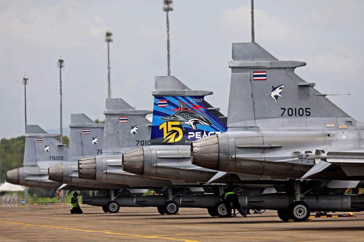 aag_th's tweet photo. 🇹🇭🇸🇪Royal Thai Air Force #Saab #Gripen C 70107 15th anniversary new livery unveiled today
#Thailand #AirForce @RtafNews #RTAF #Sweden @Saab #Aircraft @GripenNews https://t.co/JSV84gyLzT