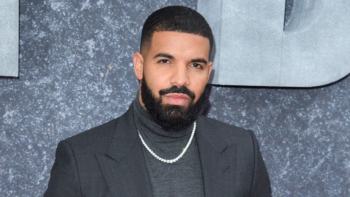 ScrollStopper9's tweet photo. Drake's $1.5M Cup Flop! 

Drake loses a massive $1.5M USDT bet as Spain defeats Argentina to conquer the FIFA World Cup final. The famous 'Drake curse' strikes again, leaving the rap superstar with a historical tournament loss.

#FIFA #Drake https://t.co/EDmY8yIEHW