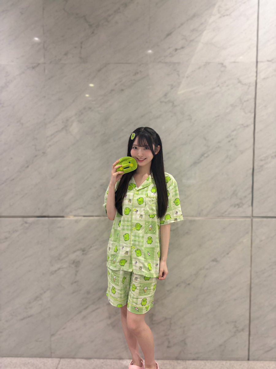 Sayuri_Tanaka09's tweet photo. オンラインお話し会2日間ありがとうこざいました！！

19期さんの昇格記念ライブなど沢山のお話ができてとっても楽しかったです💕

皆さんと沢山お話しできて幸せでした🥹
私も皆さんに幸せをお届けできてたら嬉しいです💞
次の握手会もよろしくお願いします🫶
(今日はくちぱっちコーデでした！💚) https://t.co/9wyVNSk5z5