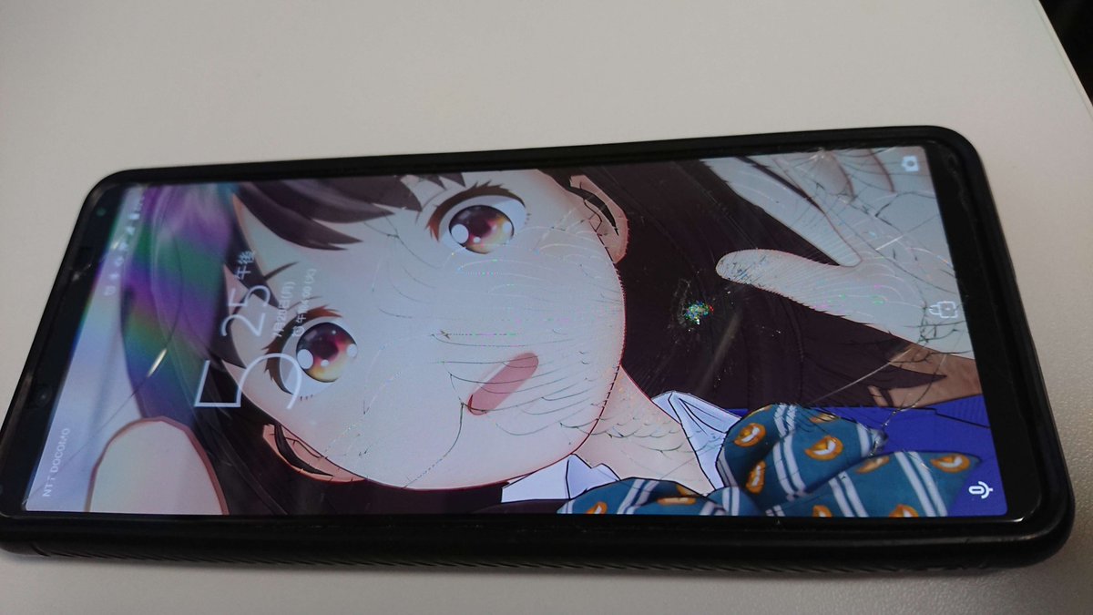 saba0274's tweet photo. バキバキだったスマホの画面を交換した。
有機ELから液晶になったから色味は落ちたけど素人でもなんとかなるもんだね。 https://t.co/gWicmG93t0