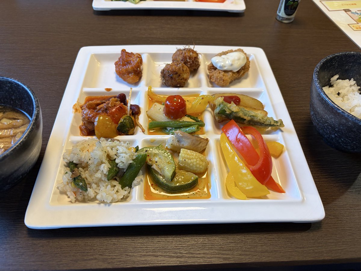 tlinkryo's tweet photo. 杉戸にある雅楽の湯がとっても良かった
地場野菜中心のビュッフェは美味しいし、マッサージ師の腕も良くて幸せだ〜 https://t.co/JBziShkPBg