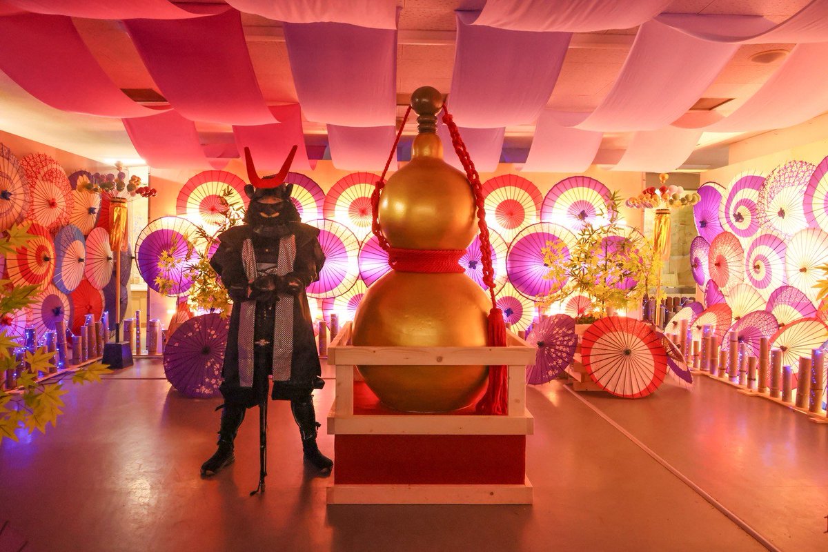 sakonsekigahara's tweet photo. 関ケ原ウォーランドさんの
和傘物語
千成ひょうたん祭
風鈴まつりに行ってまいった
どのエリアも圧巻の数である
日中楽しめる観光スポット！
まさに写し画に映えるゆえ
この夏お薦めであるぞ
浴衣で写し画などいかがであるか？

美味しい食事も
となり「花伊吹」さんにございまするぞ！ https://t.co/aVb0D5aEVB
