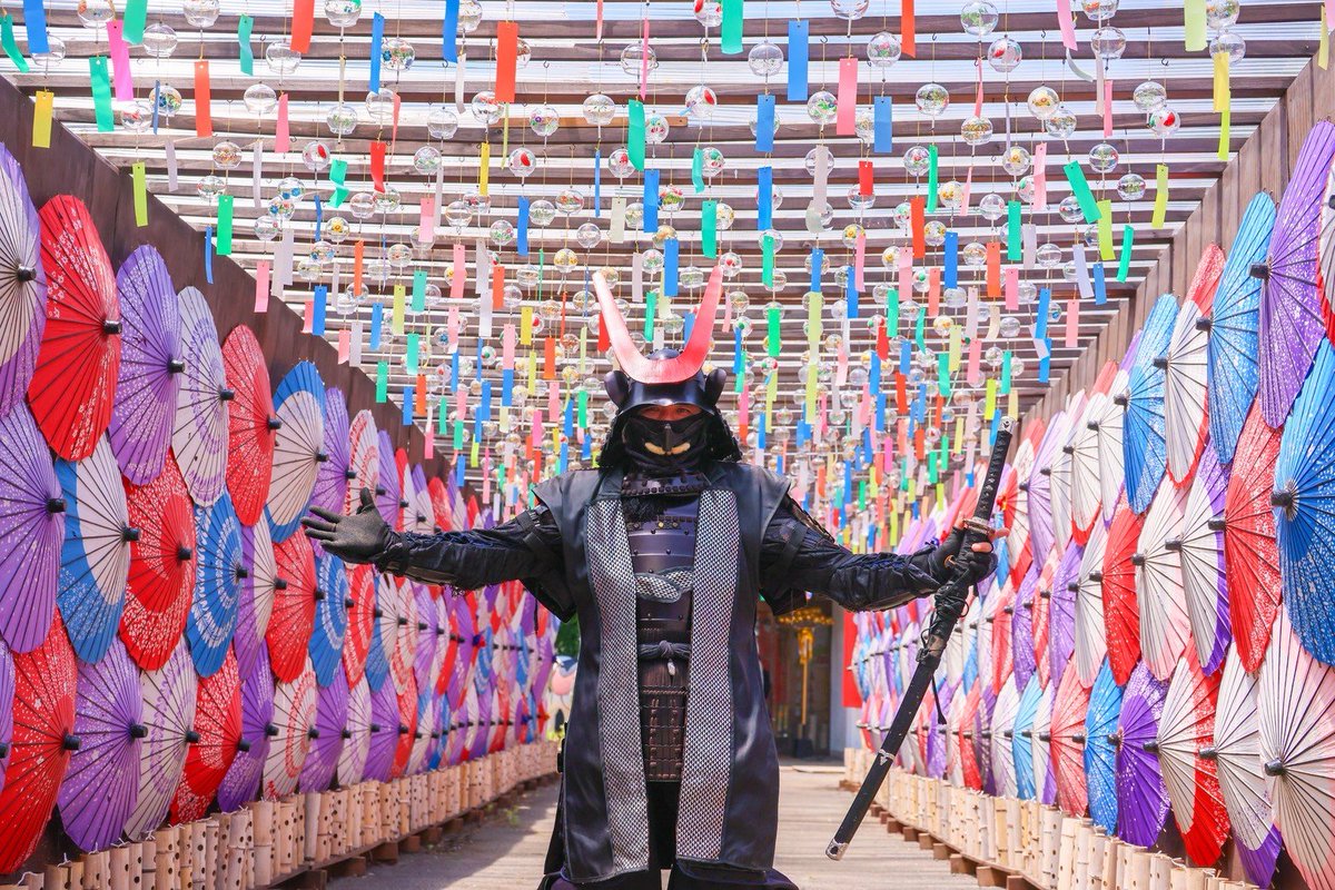 sakonsekigahara's tweet photo. 関ケ原ウォーランドさんの
和傘物語
千成ひょうたん祭
風鈴まつりに行ってまいった
どのエリアも圧巻の数である
日中楽しめる観光スポット！
まさに写し画に映えるゆえ
この夏お薦めであるぞ
浴衣で写し画などいかがであるか？

美味しい食事も
となり「花伊吹」さんにございまするぞ！ https://t.co/aVb0D5aEVB