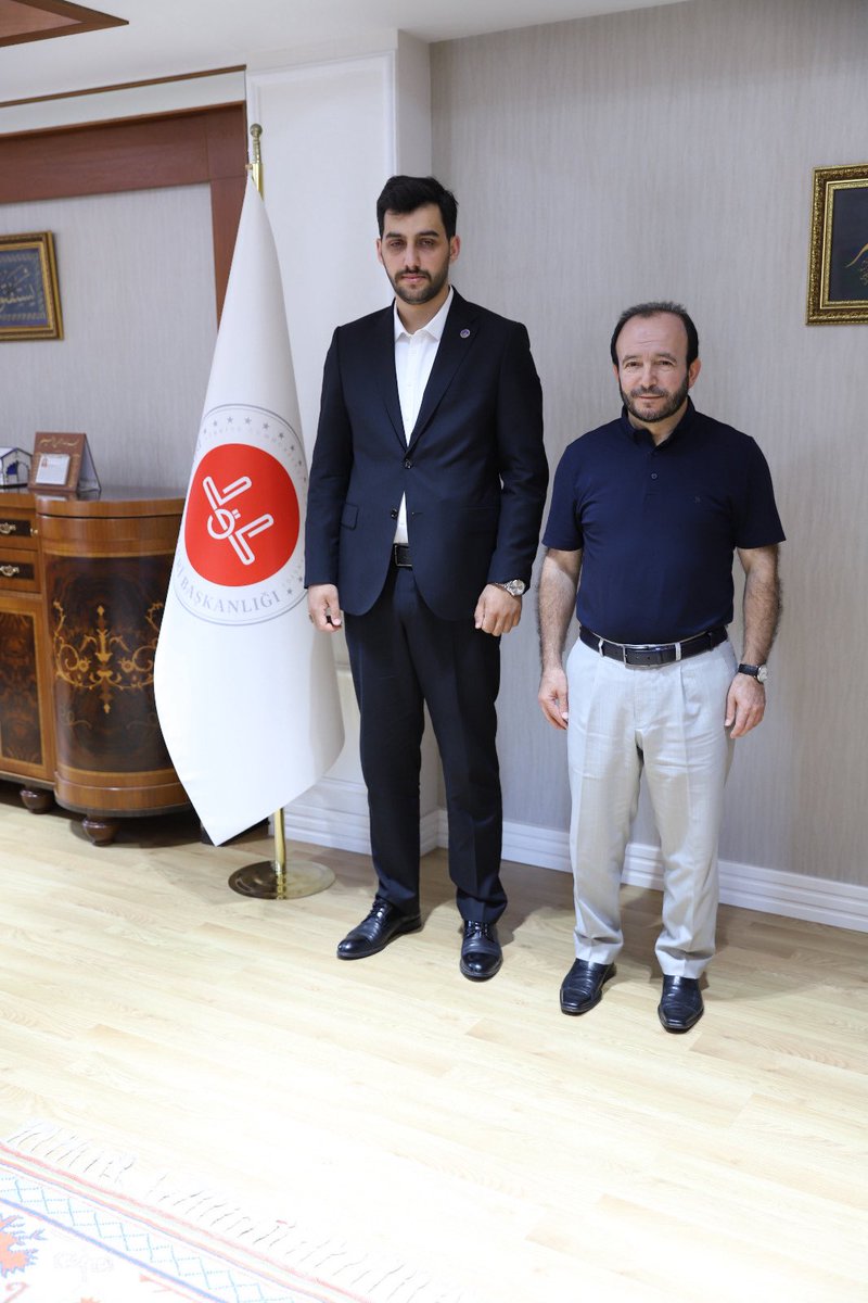 Sariyerocakk's tweet photo. Ocak Başkanımız Semih Kızgın, Sarıyer İlçe Müftümüz Sayın Faruk Güneş’i ziyaret etti.

Hac ibadetini yerine getirerek ilçemize dönen Sayın Müftümüze hayırlı olsun dileklerimizi ilettik. Nazik kabulleri ve hoş sohbetleri için kendilerine teşekkür ederiz. https://t.co/T9DDaRa8gF