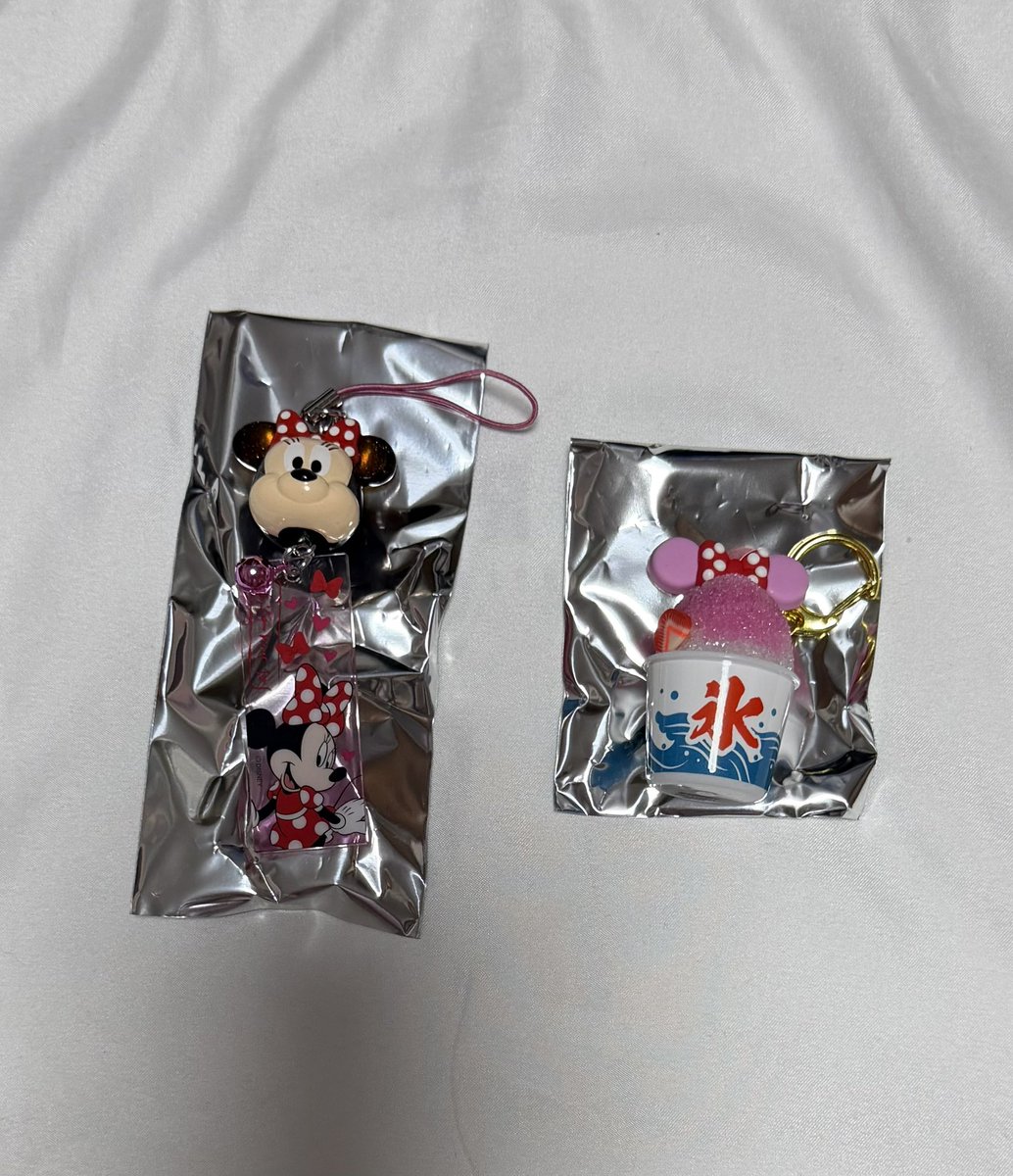 daisy01090's tweet photo. 【交換】　ディズニーストア　シークレット　ストラップ風鈴　キーチェーンかき氷

譲　ミニー
求　デイジー

郵送希望
お気軽にお声掛けください https://t.co/fFuWWnUxC6
