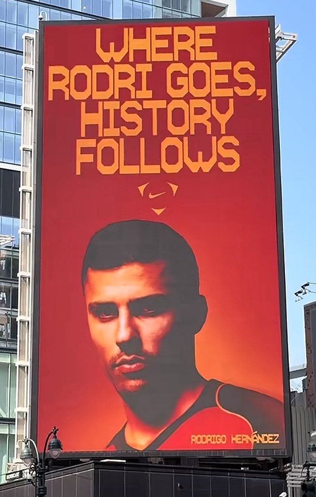 sajadTranslator's tweet photo. 🚨🚨🚨🚨اللافتة مُنتشرة في شوارع مدريد الان : 

" أين ما يذهب رودري .. يتبعهُ التاريخ " 🥵🥵🥵 https://t.co/3Q7if002S6