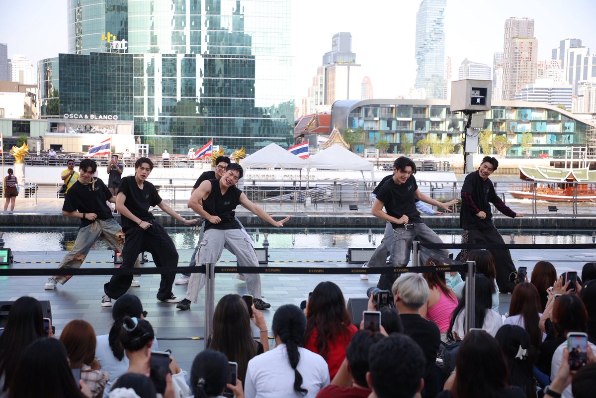 iz_theofficial's tweet photo. ไอซีซิ่งบัสกิ้งวันเดือนปี จบไปแล้วกับหมุดหมายสุดท้าย ที่ ICONSIAM ขอบคุณชาว U ทุกท่านที่มาหา มากรี๊ด มาร่วมร้อง FAN CHANT ด้วยกัน พวกเราจะเก็บภาพความประทับใจและเสียงเชียร์ของทุกคนไว้ในใจตลอดไปเลย แล้วเจอกันใหม่ครับ 🩷

#iZ
#ไอซีซิ่งบัสกิ้งวันเดือนปีครั้งที่4 https://t.co/cW9PzwEW4S