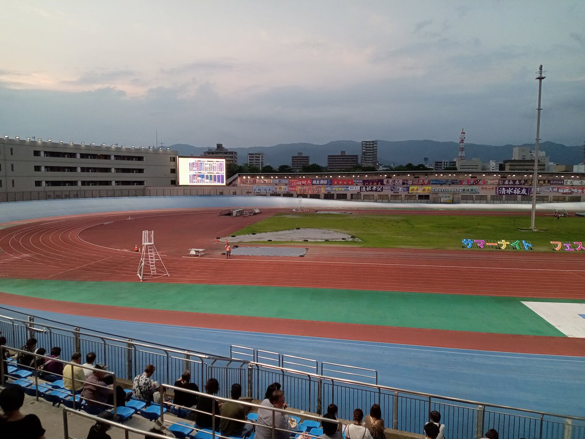 ytaj3's tweet photo. バンクに出ました。
凄くキレイだし見やすい！
これは今まで訪れた競輪場で最高かもしれません。 https://t.co/YmYQVsm9TA