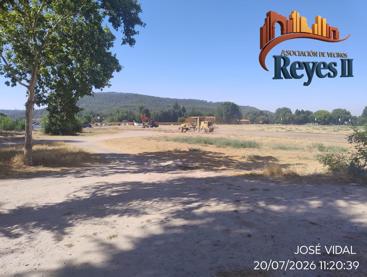 AVVReyesdos's tweet photo. 🚧 DÍA 1 DEL CAMBIO 🚧
¡Ya es una realidad! 💥
Hoy, 20/07/2026, comienzan oficialmente las obras del futuro PARKING DEL JUNCAL. 🏗️
Este es el primer paso hacia una mejora muy esperada, que beneficiará a vecinos, comerciantes y a todas las personas que visitan nuestra zona. https://t.co/IEDbx2f3Ux