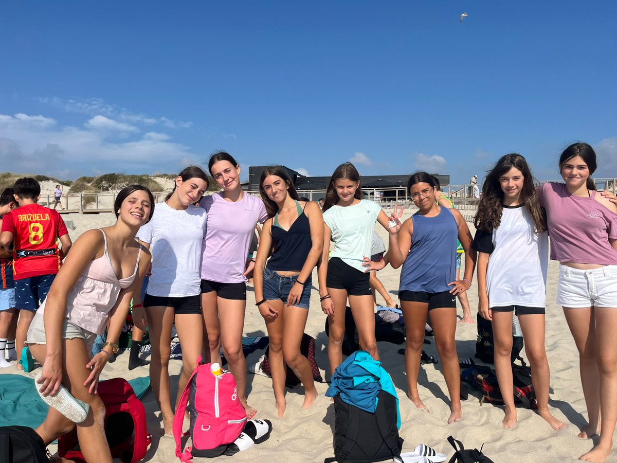 FBCyL's tweet photo. ☀️ ¡Un día completo en el Campus de Aveiro! 🏀

🌊 Playa, baloncesto y una noche de celebración con la victoria de España en el Mundial 🇪🇸⚽🏆 https://t.co/T3G4chdPNY