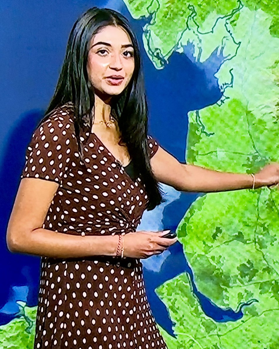 raymach1's tweet photo. ISHANI
#IshaniMistry
#BBCWeather https://t.co/UU6HeQZqdd