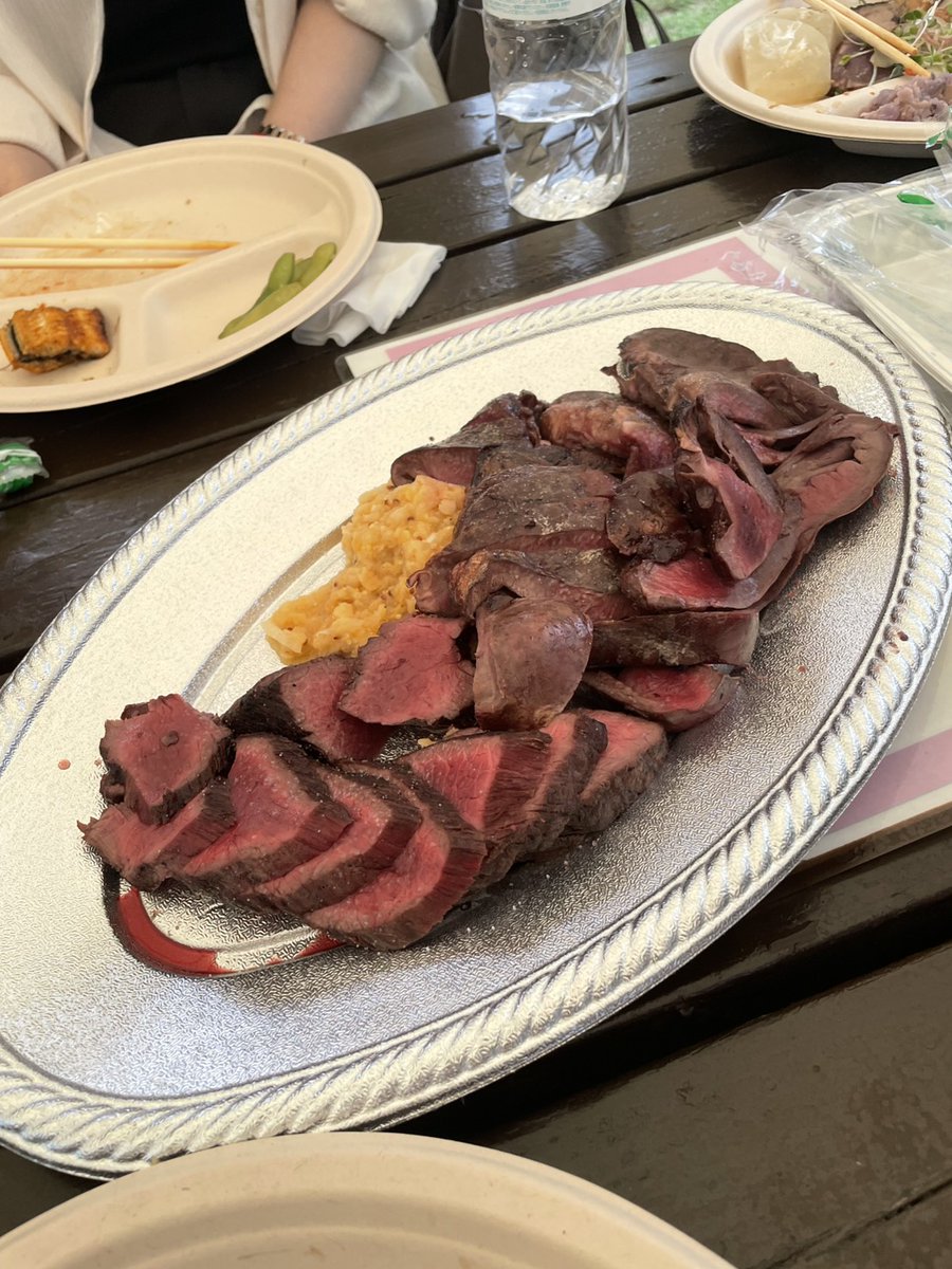 growthp_shuji's tweet photo. いつも酒亭赤坂かねさくをご愛顧いただき、誠にありがとうございます！
おかげさまで当店は、無事に創業8周年を迎えることができました🎊
日頃から温かく支えてくださるお客様、そしてビジネスパートナーとして日頃から並走してくださる関係者の皆様のおかげ��す。心より感謝申し上げます。

先日、日頃お世話になっている大切な皆様をお招きし、BBQを開催いたしました！
当日はなんと、総勢96名もの皆様にお集まりいただき、これまでにないほど賑やかで笑顔のあふれる時間となりました。
飲食店ならではのこだわりとして、炭火で豪快に焼き上げるうなぎやジビエ料理、そして美味しいお酒をご用意し、皆様に贅沢なひとときを堪能していただきました🍻

当日は主催側もバタバタとしてしまい、お一人おひとりとゆっくりお話しする時間が足りず心苦しい限りでしたが、お集まりいただいた皆様が温かく会場を盛り上げてくださり、最高の一体感が生まれたひとときとなりました。
9年目に向けて、さらに愛されるお店づくりに励んでまいります。今後とも酒亭赤坂かねさくをどうぞよろしくお願いいたします！✨
https://t.co/dp42U8vqv6